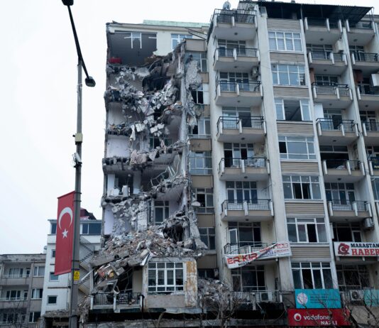 Taşınmadan Önce Komşulara Haber Vermeli Misiniz? İşte Sebepleri!